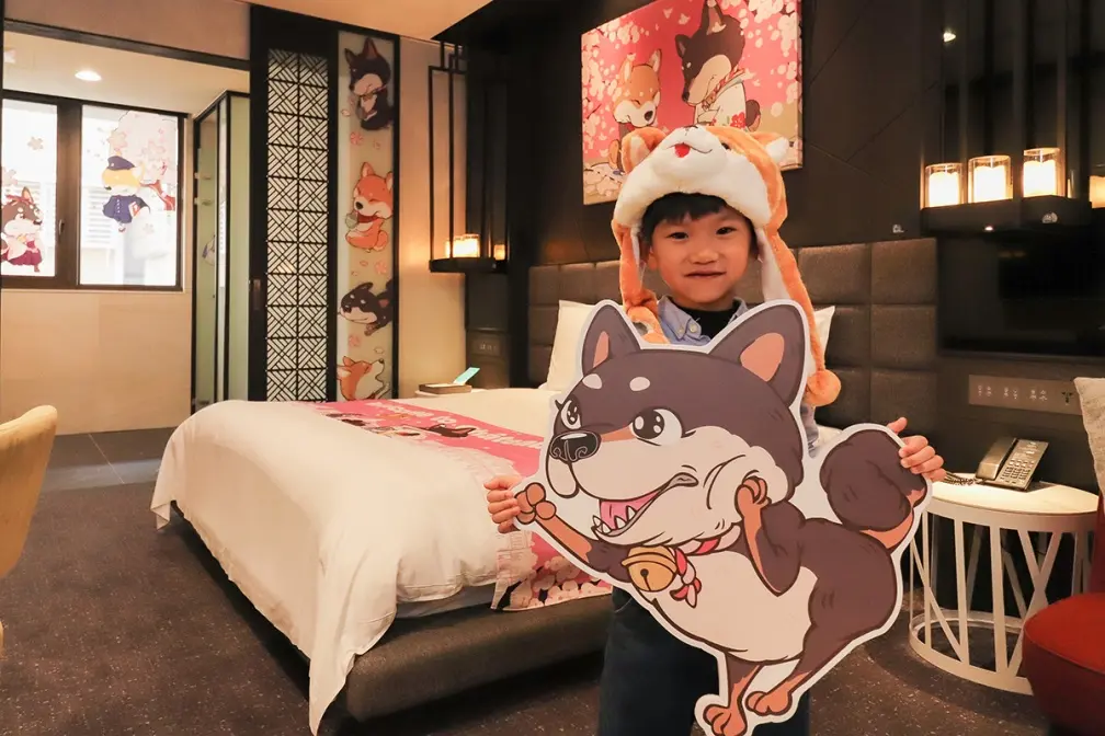 柴犬、法鬥和柯基都有！３大狗狗主題房在台南，安平古堡、櫻花雨場景超好拍