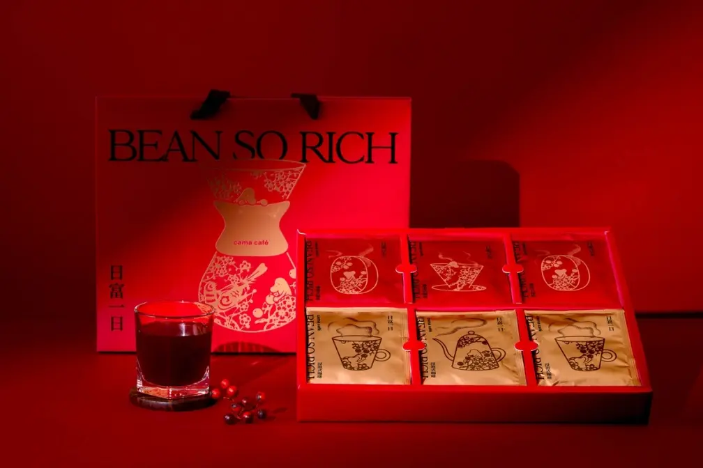 英國最美巧克力粉鐵罐！2023十大新年飲品禮盒包：星巴克、春水堂、十間茶屋