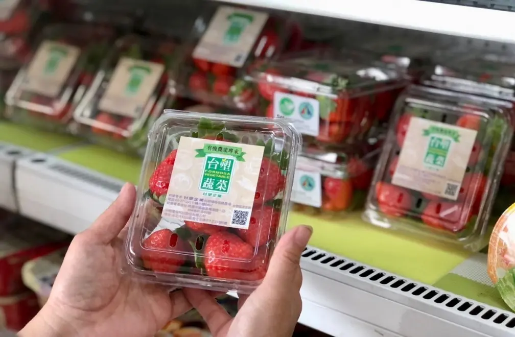 冬天吃爆草莓!7-11推頂級草莓脆果、52%超濃郁果汁,再買盒裝有機草莓 冬天吃爆草莓!7-11推頂級草莓脆果、52%超濃郁果汁,再買盒裝有機草莓