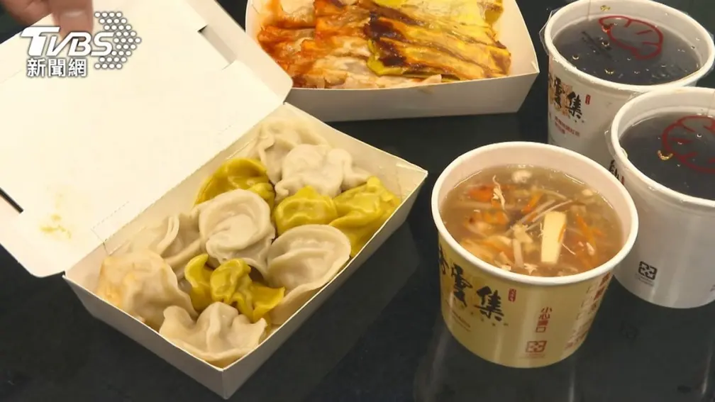 公司春酒選中式餐廳，地點公布竟是「八方雲集」！員工貼文引發兩派網友熱議