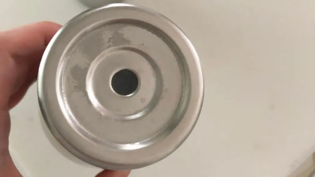 千萬別撕!保溫瓶底部貼紙有特殊功用,廠商:撕了恐影響產品壽命 千萬別撕!保溫瓶底部貼紙有特殊功用,廠商:撕了恐影響產品壽命