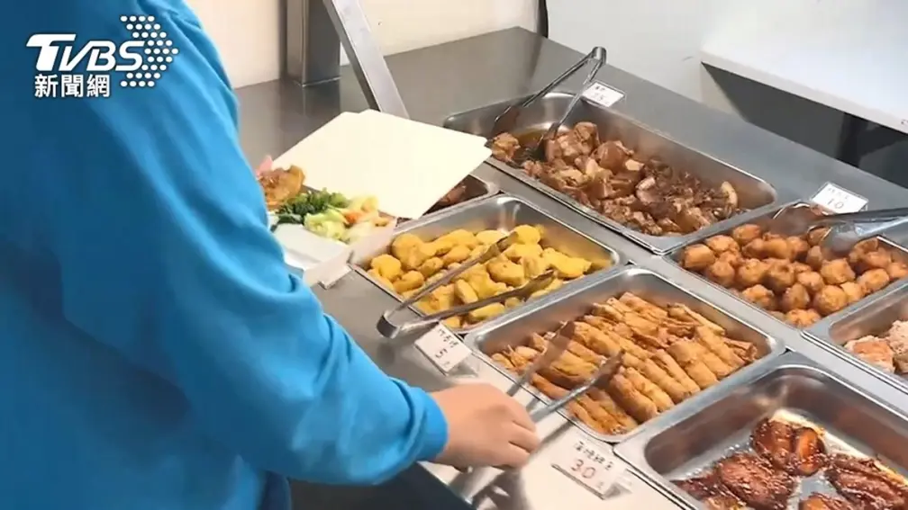 太貴惹眾怨!校園自助餐「4菜1肉」要價180元,業者回應了 太貴惹眾怨!校園自助餐「4菜1肉」要價180元,業者回應了