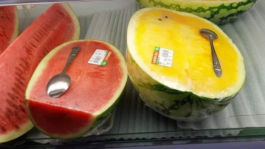 超市買西瓜送湯匙!切好附餐具結完帳馬上開吃,網友讚:超貼心、懂行銷 超市買西瓜送湯匙!切好附餐具結完帳馬上開吃,網友讚:超貼心、懂行銷