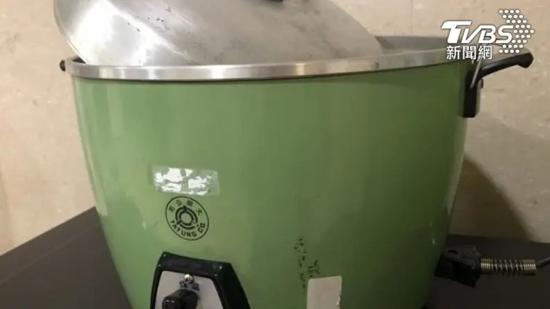媽媽們毋湯喔！剩飯剩菜「放電鍋保溫」耗電又生細菌，專家：２NG用法恐爆炸