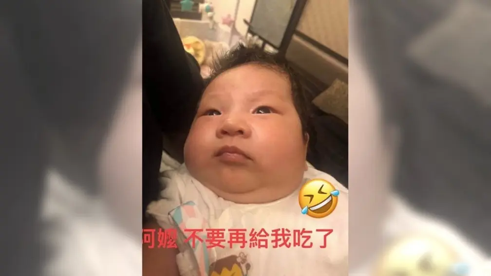 判若兩人！萌嬰托阿嬤養１個月對比照曝光，全網笑跪：嬤之魔手
