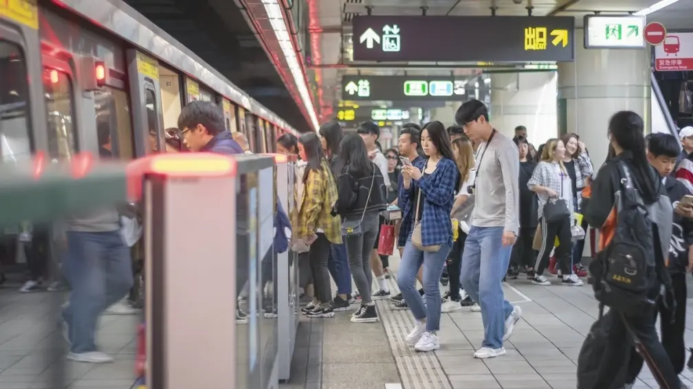 台北通勤騎機車、搭捷運哪個省錢?上班族精算列出明細:兩者1個月相差500元 台北通勤騎機車、搭捷運哪個省錢?上班族精算列出明細:兩者1個月相差500元