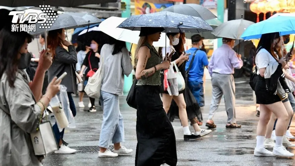 颱風「瑪娃」最快明晚生成!專家曝對台影響,雷雨胞不斷生成集中在桃、竹 颱風「瑪娃」最快明晚生成!專家曝對台影響,雷雨胞不斷生成集中在桃、竹