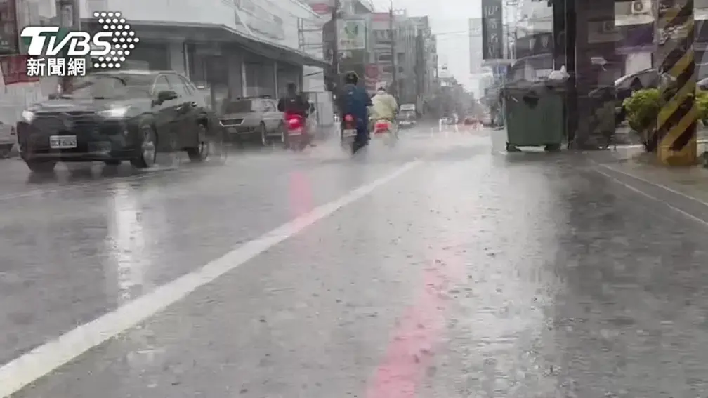 3地豪雨、15縣市大雨!6/13後生成新鋒面,好天氣恐等到下週末 3地豪雨、15縣市大雨!6/13後生成新鋒面,好天氣恐等到下週末