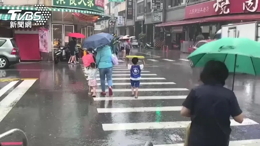 3地豪雨、15縣市大雨!6/13後生成新鋒面,好天氣恐等到下週末 3地豪雨、15縣市大雨!6/13後生成新鋒面,好天氣恐等到下週末