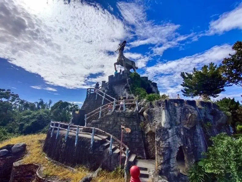 全台最大「寺廟主題公園」在這！破6000坪宛如大型迷宮，免費美拍彩虹彎橋