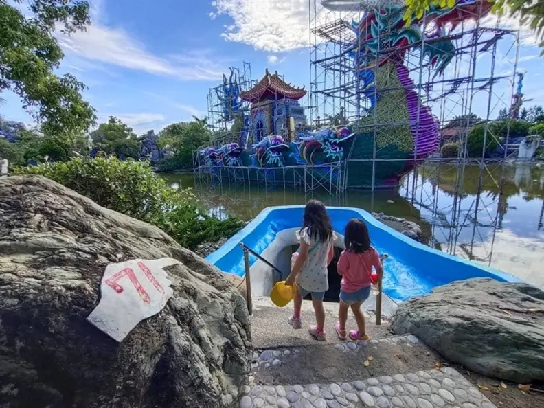 全台最大「寺廟主題公園」在這！破6000坪宛如大型迷宮，免費美拍彩虹彎橋