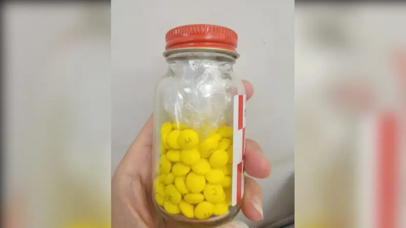 為何保健品瓶罐內要塞塑膠袋？內行人曝真實用途：千萬別丟