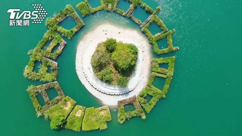 日月潭暗藏密碼?空拍「拉魯島消波排」疑出現0888、0698,官方出面回應了 日月潭暗藏密碼?空拍「拉魯島消波排」疑出現0888、0698,官方出面回應了