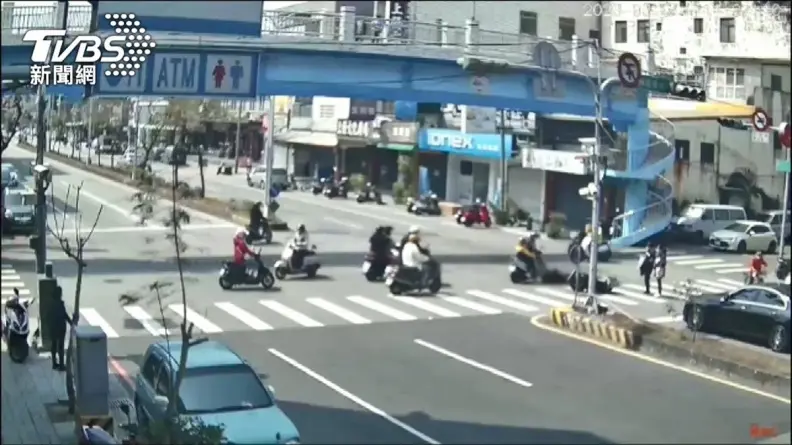 台灣淪行人地獄！網友最有感10大交通亂象，「走斑馬線仍遭車撞」居第４名