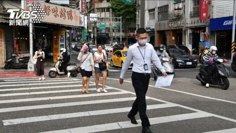 台灣淪行人地獄！網友最有感10大交通亂象，「走斑馬線仍遭車撞」居第４名
