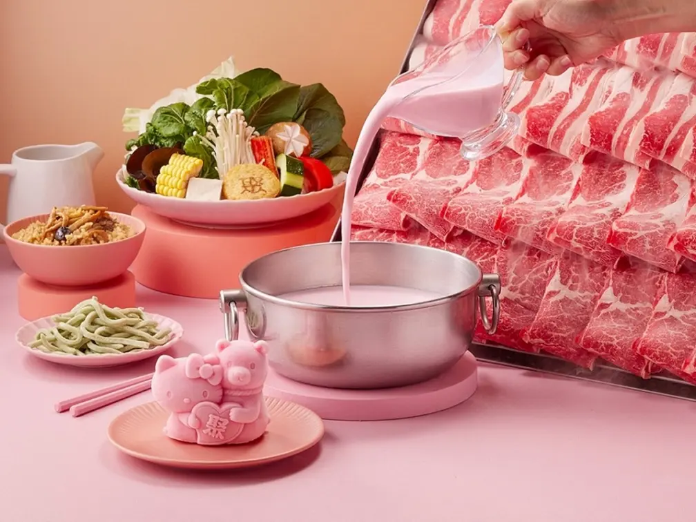 10月超狂13家新品！Hello Kitty粉紅牛奶鍋、麥當勞大紅袍雞腿、浮誇摃丸披薩