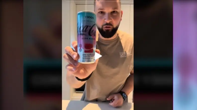 AI也會調製飲料！可口可樂推新品「Y3000」，網紅瘋開箱「未來的神祕滋味」
