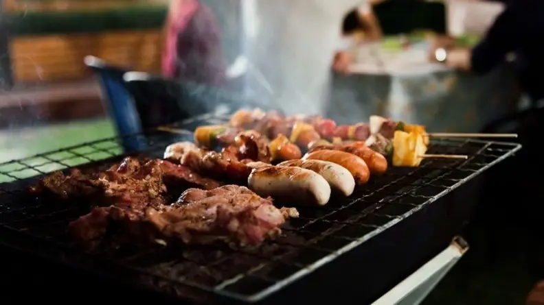 2023中秋烤肉最搭飲料TOP 6！茶飲、檸檬汁解油膩，近萬名網友推「它」絕配