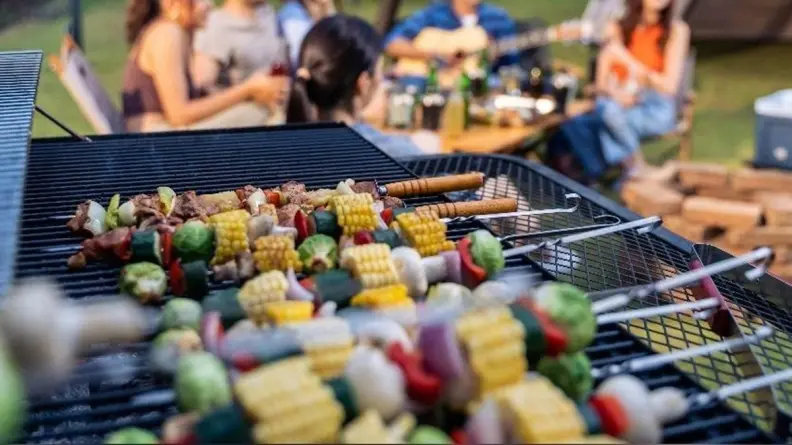 2023中秋烤肉網友最愛10大食材！麻糬、玉米都上榜，烤「這個」秒變韓劇主角