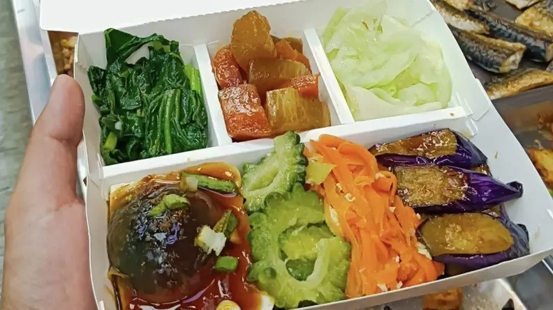 老闆娘做功德？自助餐夾７道菜只要60元，網友敲碗跪求地址