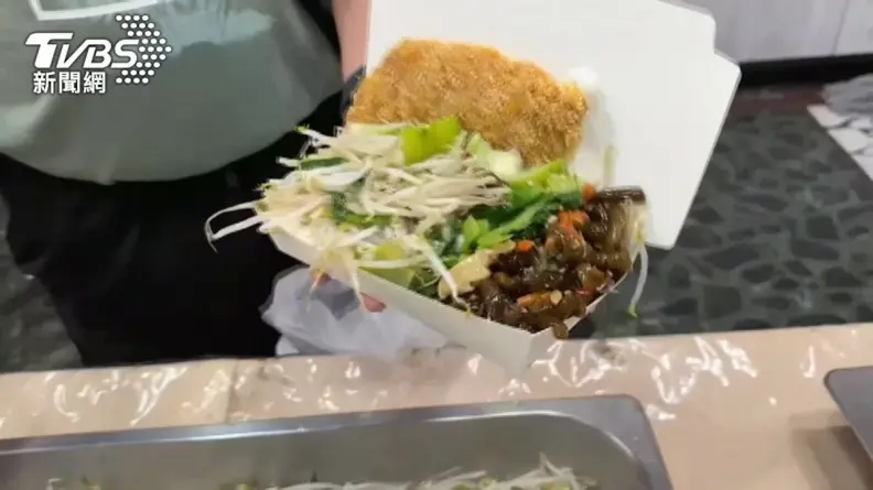超佛心!自助餐內用吃到飽、外帶便當夾到滿都60元,2家店老闆親曝原因 超佛心!自助餐內用吃到飽、外帶便當夾到滿都60元,2家店老闆親曝原因