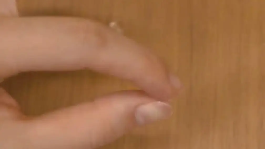 三秒膠黏到手別硬拔!廠商教3步驟「不傷皮膚輕鬆除膠」,網友:超受用 三秒膠黏到手別硬拔!廠商教3步驟「不傷皮膚輕鬆除膠」,網友:超受用