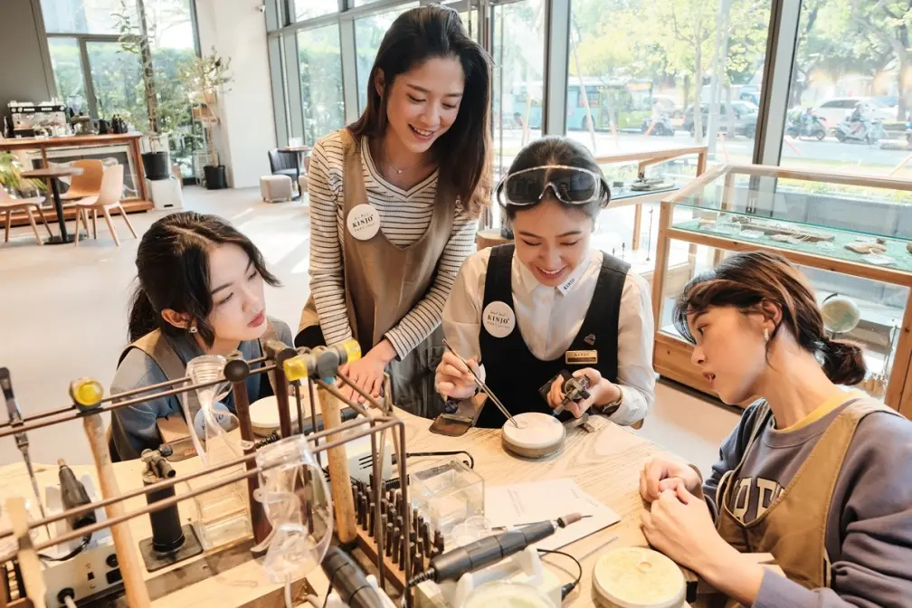 送價值7000元禮物組!「草山金工」體驗銀戒DIY,還能吃獨家「清酒香梨聖代」(中獎名單公布) 送價值7000元禮物組!「草山金工」體驗銀戒DIY,還能吃獨家「清酒香梨聖代」(中獎名單公布)