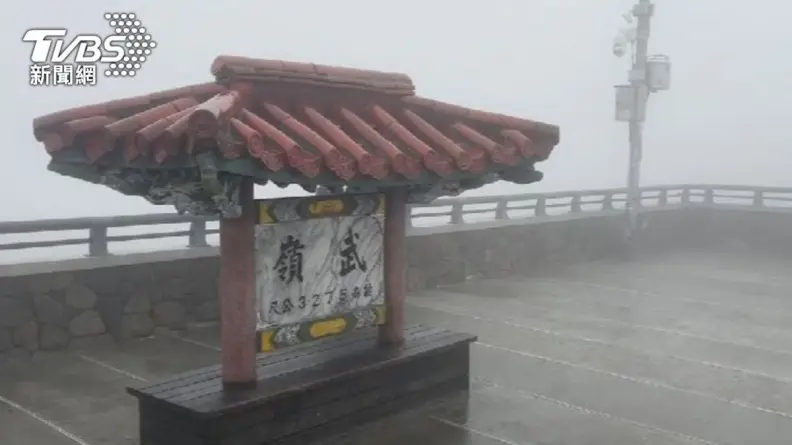 今年「初雪」出現了!武嶺下冰霰、玉山出霧淞,明起夜寒恐達冷氣團強度 今年「初雪」出現了!武嶺下冰霰、玉山出霧淞,明起夜寒恐達冷氣團強度