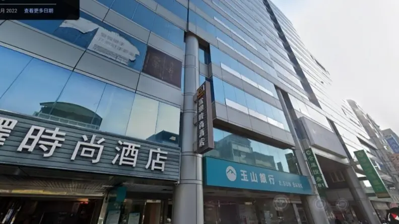 密集恐懼症者慎入!整棟大樓掛滿292台冷氣室外機,內行人曝關鍵原因 密集恐懼症者慎入!整棟大樓掛滿292台冷氣室外機,內行人曝關鍵原因