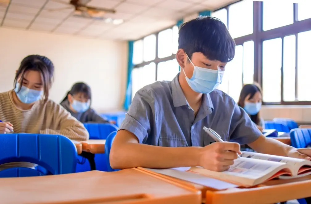 念啥科系畢業後最快樂？一票網友狂推「它」，跪求哪裡能念