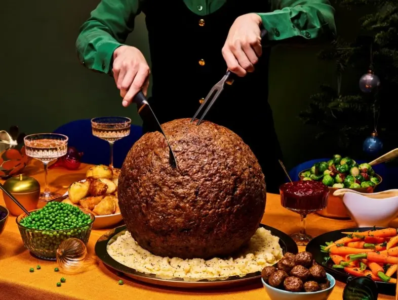 IKEA聖誕節推「巨無霸肉丸」超浮誇!4.5公斤可30人分食,還有「蔬菜丸聖誕樹」 IKEA聖誕節推「巨無霸肉丸」超浮誇!4.5公斤可30人分食,還有「蔬菜丸聖誕樹」