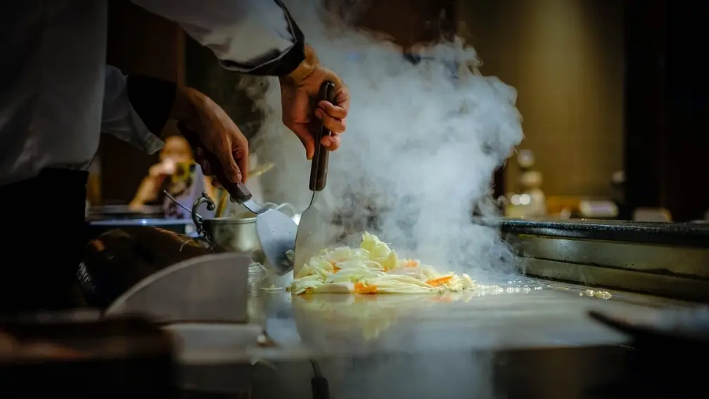 平價鐵板燒不只大埔！高CP值２夯店：不用200元炒菜吃到飽、還沒營業就排隊