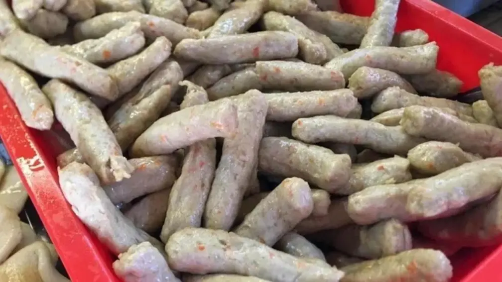 小吃店點熱狗卻來「黑輪」!他超傻眼求解,在地人秒懂:苗栗國專屬 小吃店點熱狗卻來「黑輪」!他超傻眼求解,在地人秒懂:苗栗國專屬