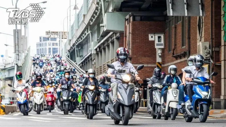 機車族必備小物Top 7！手機支架排第２，網友：「第１名」沒買真的會後悔