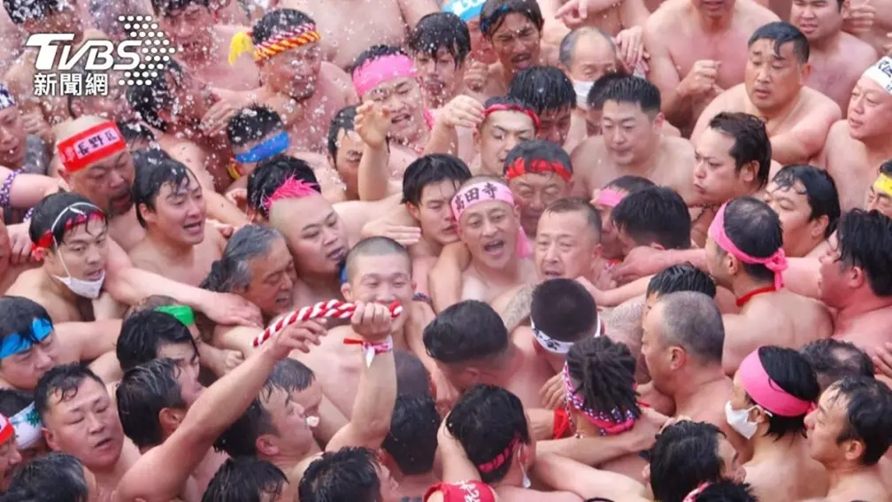 姊妹們衝啊!日本「裸男祭」打破1200年傳統,首度開放40名女性參加 姊妹們衝啊!日本「裸男祭」打破1200年傳統,首度開放40名女性參加