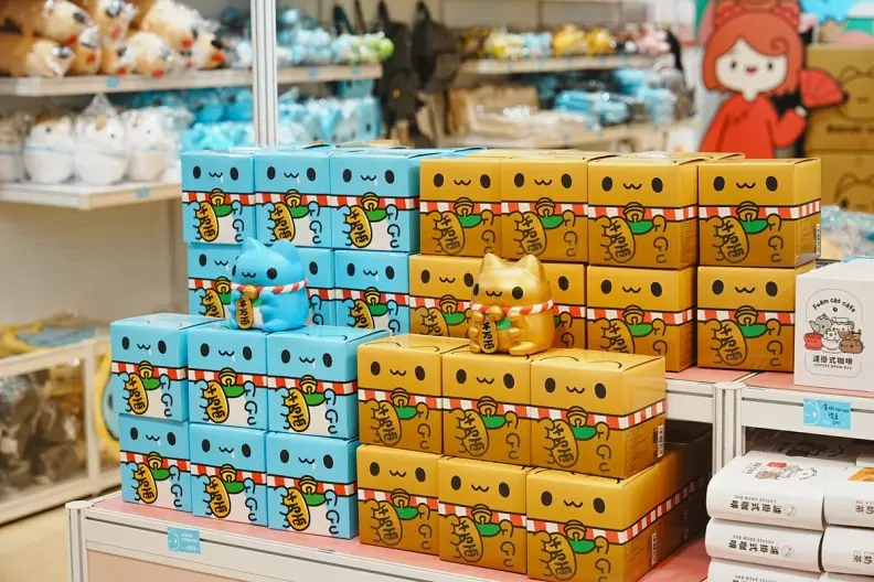 粉絲衝「咖波免費快閃店」!打卡巨型咖波、龍年布置,買周邊再送御守鑰匙圈 粉絲衝「咖波免費快閃店」!打卡巨型咖波、龍年布置,買周邊再送御守鑰匙圈