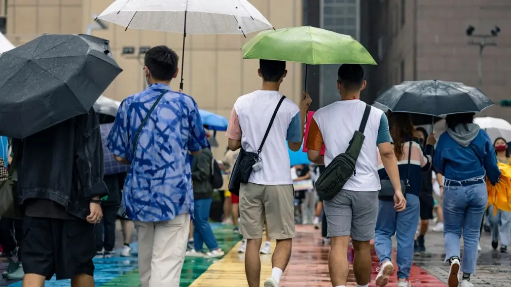 端午連假出遊注意！鋒面滯留全台濕答答，「這２天」防雷雨彈