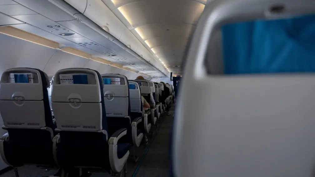出國搭飛機坐哪裡最好?資深空服員曝「最佳座位」:腳部空間寬敞、下機快 出國搭飛機坐哪裡最好?資深空服員曝「最佳座位」:腳部空間寬敞、下機快