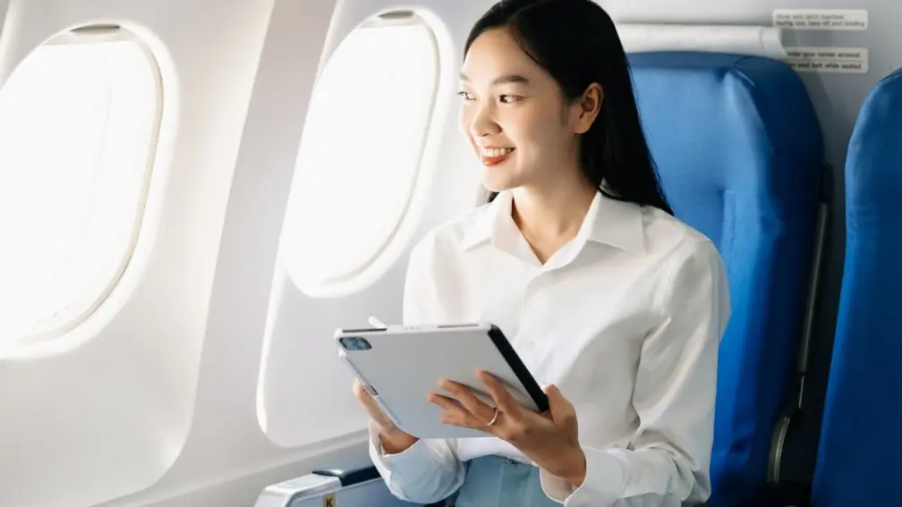 出國搭飛機坐哪裡最好？資深空服員曝「最佳座位」：腳部空間寬敞、下機快