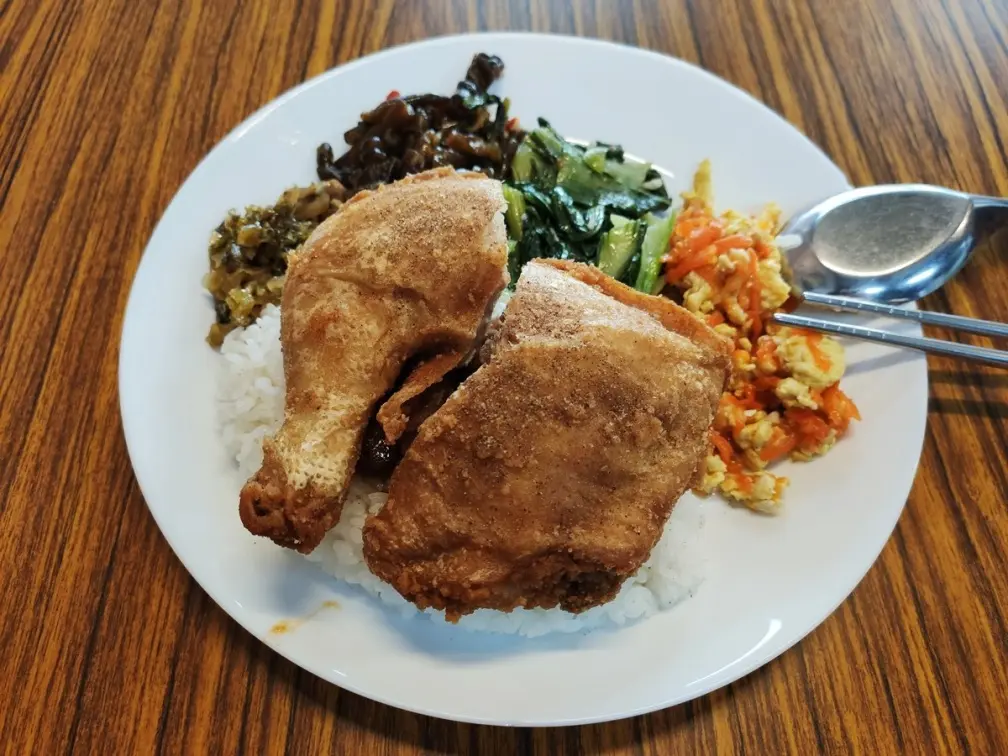 吸引9000人狂讚!便當店雞腿飯、雞排飯降價10元、5元,超佛心原因曝光 吸引9000人狂讚!便當店雞腿飯、雞排飯降價10元、5元,超佛心原因曝光
