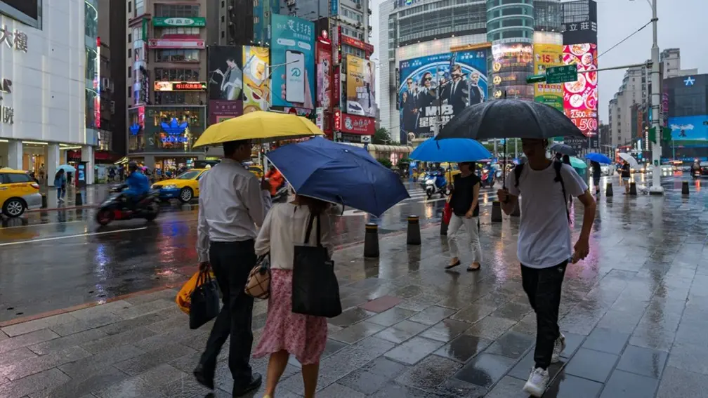 「燕子」颱風最快週末生成!專家估中颱以上逼近台灣,這2天風雨最強