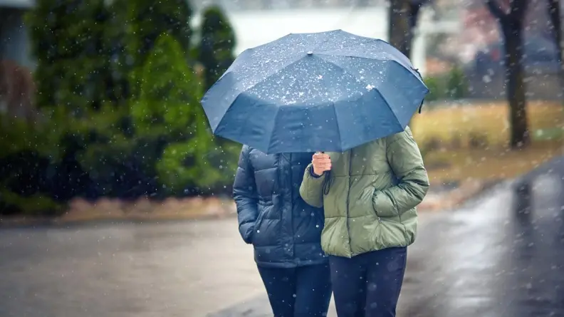 強烈冷氣團來襲！明起轉濕冷「急凍最低僅５度」，這些山區恐降雪
