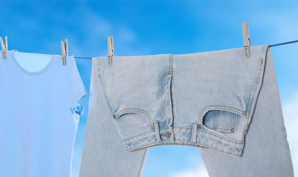 牛仔褲怎麼洗才乾淨？可以用洗衣機洗嗎？UNIQLO教１招不褪色還延長壽命