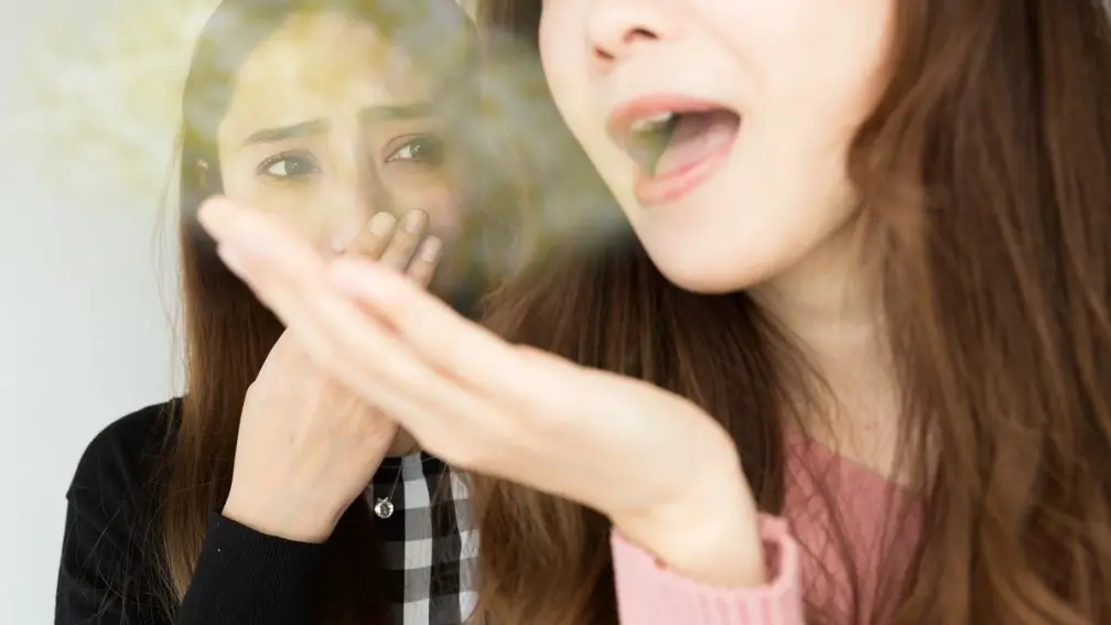 怎麼刷牙才不會有口臭？醫揭５大口臭原因：出現這味道小心已中毒