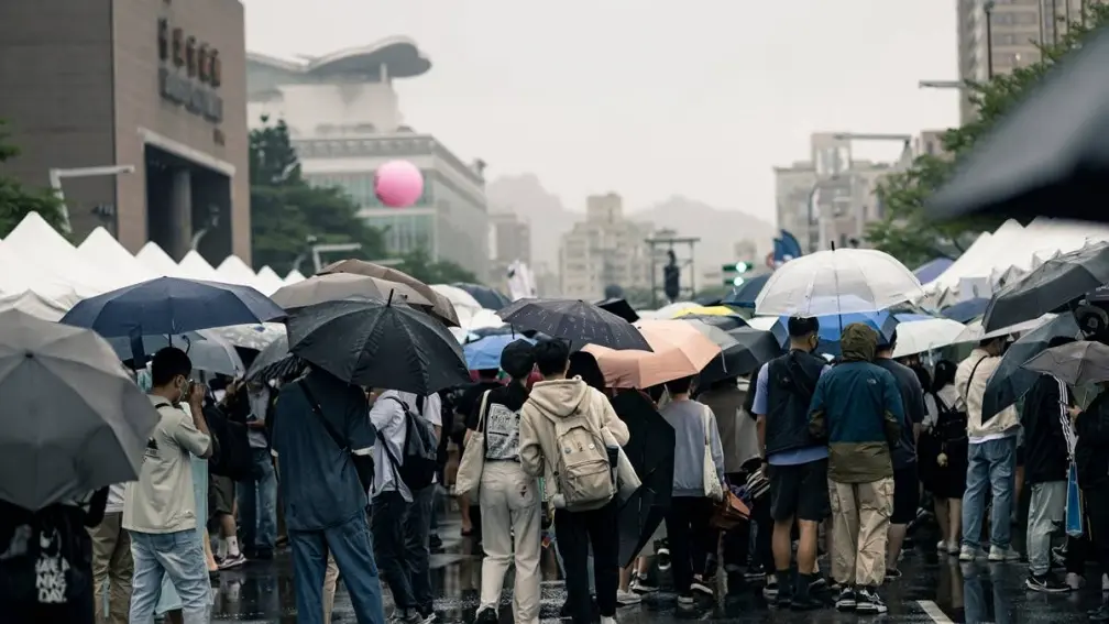 ９縣市雨彈狂炸！「這４天雨最大」防劇烈天氣、雷擊，下週又有鋒面報到