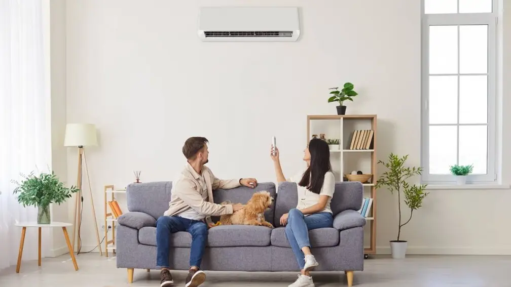 為什麼開冷氣會有臭味？遙控器「按１鍵」秒解決，台電教１動作更快冷又省電