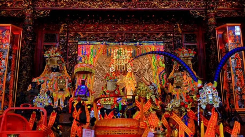 贏過白沙屯拱天宮！2025最強宮廟吸708萬人造訪，遊客：神明靈驗、建築宏偉