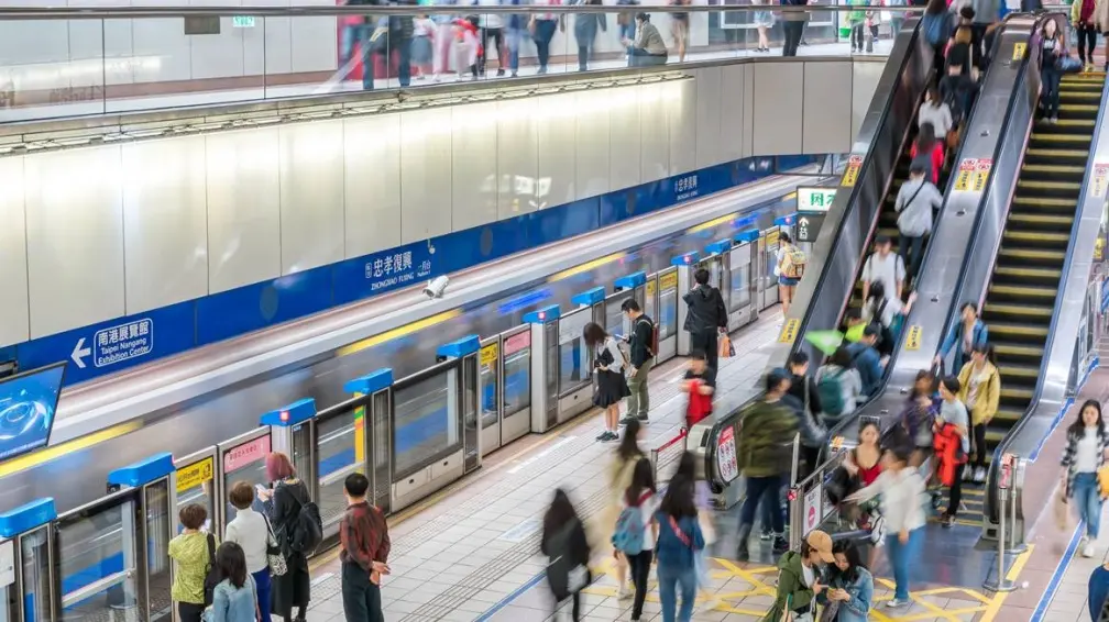 捷運站範圍千萬別做「這２事」！違規恐噴7500元，警方可強制驅離