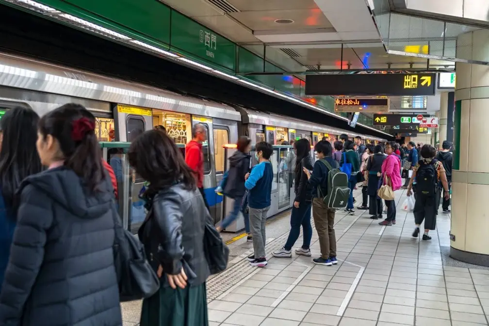 捷運站範圍千萬別做「這2事」!違規恐噴7500元,警方可強制驅離 捷運站範圍千萬別做「這2事」!違規恐噴7500元,警方可強制驅離