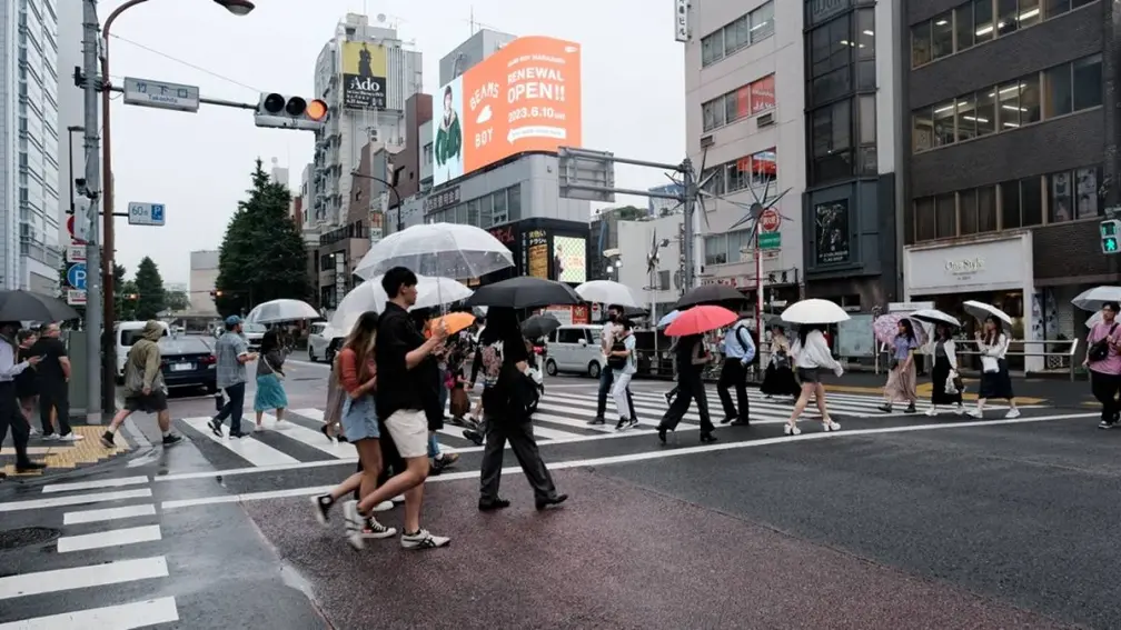 日本雨季旅遊注意！日作家示警「２狀況」超危險恐受傷：別一直滑手機